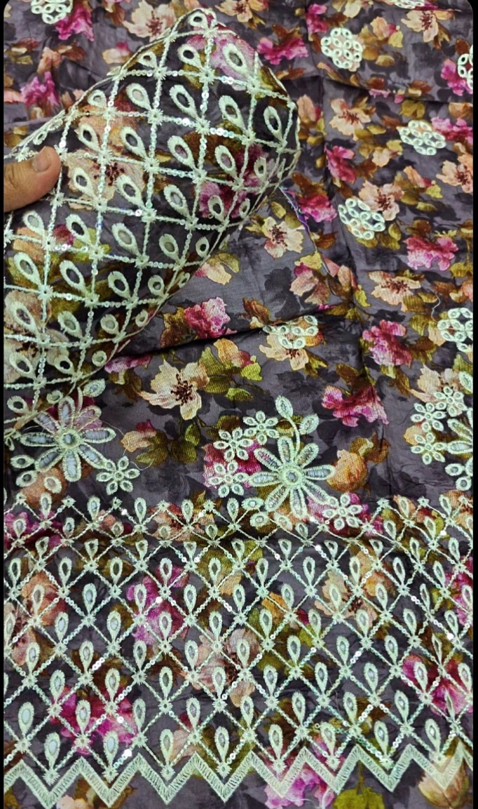 Oplus_16908288 Baroque 3pcs Lawn Article - Image 1