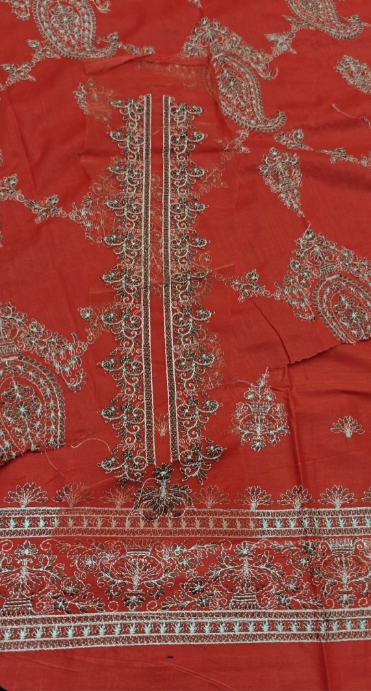 Oplus_16908288 Bareeze 3pcs EMB Lawn Article - Image 1