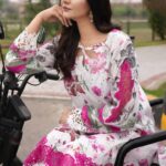 Aneela's 3Pcs New Elegant Lawn Arrivals